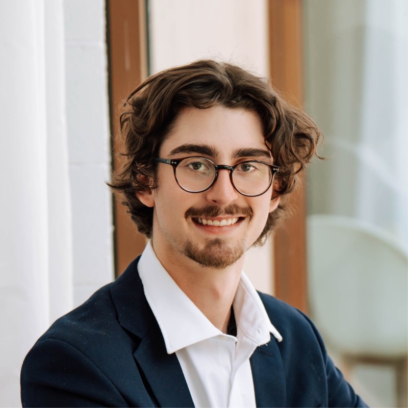 Xavier Zuvekas